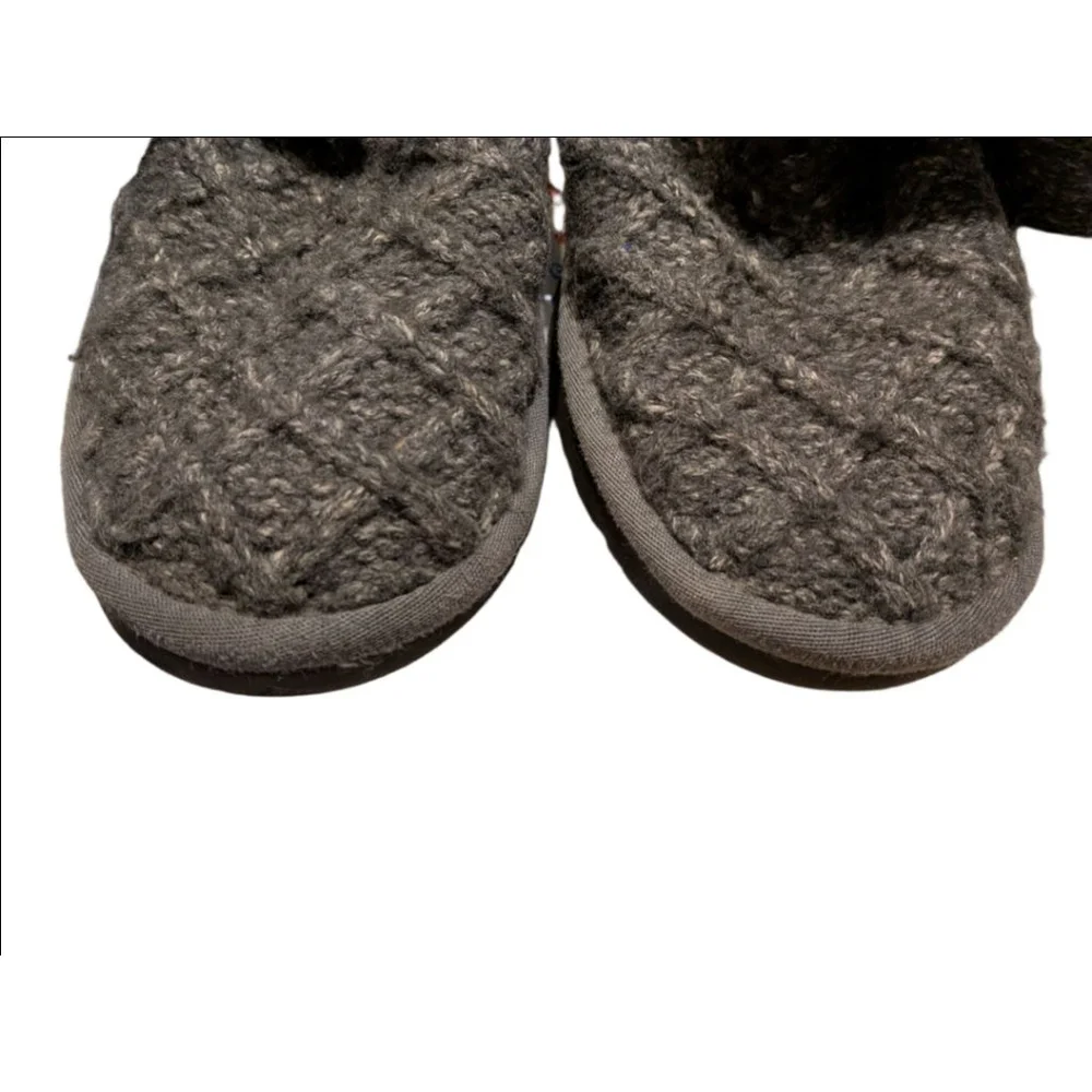Women's UGG Gray Knit Cable Button Winter Boots Size 6